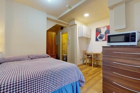 Studio to rent, Chatsworth Road, London NW2