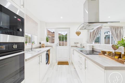 3 bedroom detached house for sale, Aylesford Mount., Leeds