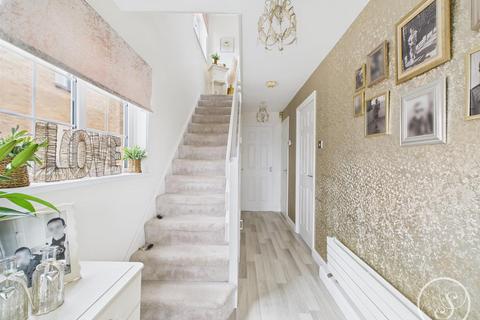 3 bedroom detached house for sale, Aylesford Mount., Leeds