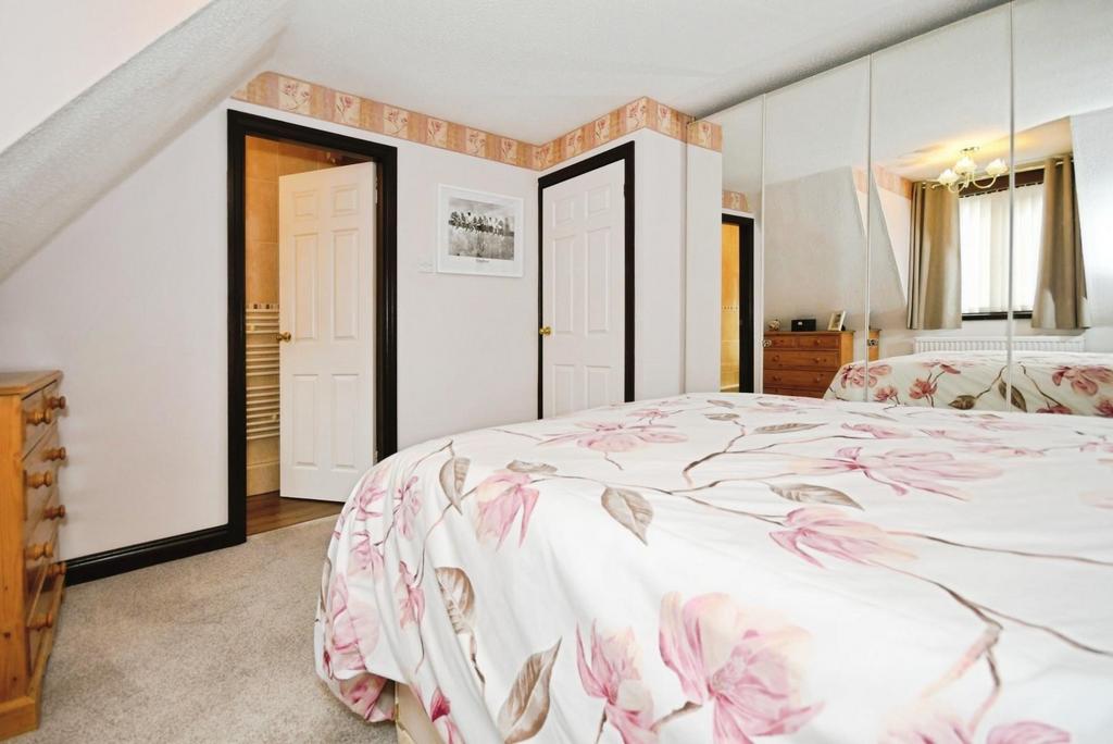 BEDROOM 1 03.jpg