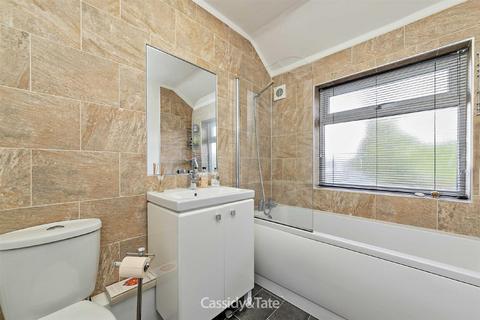 2 bedroom flat to rent, Waverley Road, St Albans, Hertfordshire