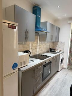 2 bedroom apartment to rent, Wilmslow Road, Manchester M14