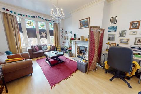 1 bedroom flat for sale, Bingley Road, Shipley