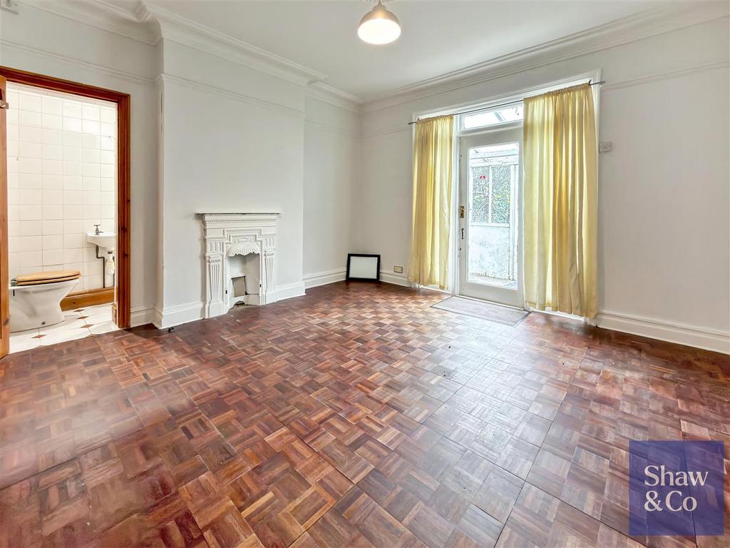 Living Room 3.jpg