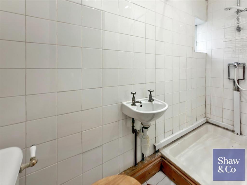 Shower Room.jpg