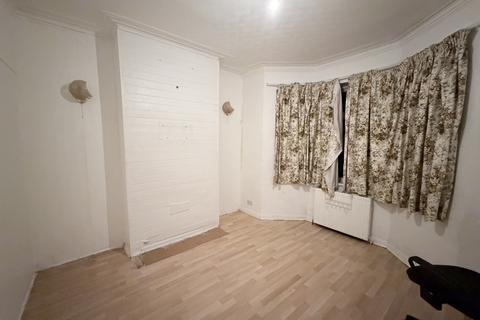 2 bedroom terraced house to rent, Beresford Road, Southall, UB1
