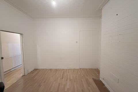 2 bedroom terraced house to rent, Beresford Road, Southall, UB1