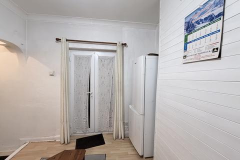 2 bedroom terraced house to rent, Beresford Road, Southall, UB1
