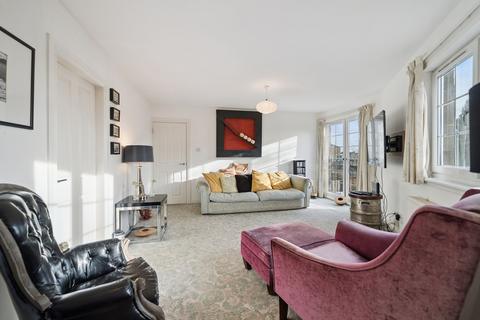 2 bedroom flat for sale, Flat 2 Whinbrae Court, Helensburgh, G84 7QL