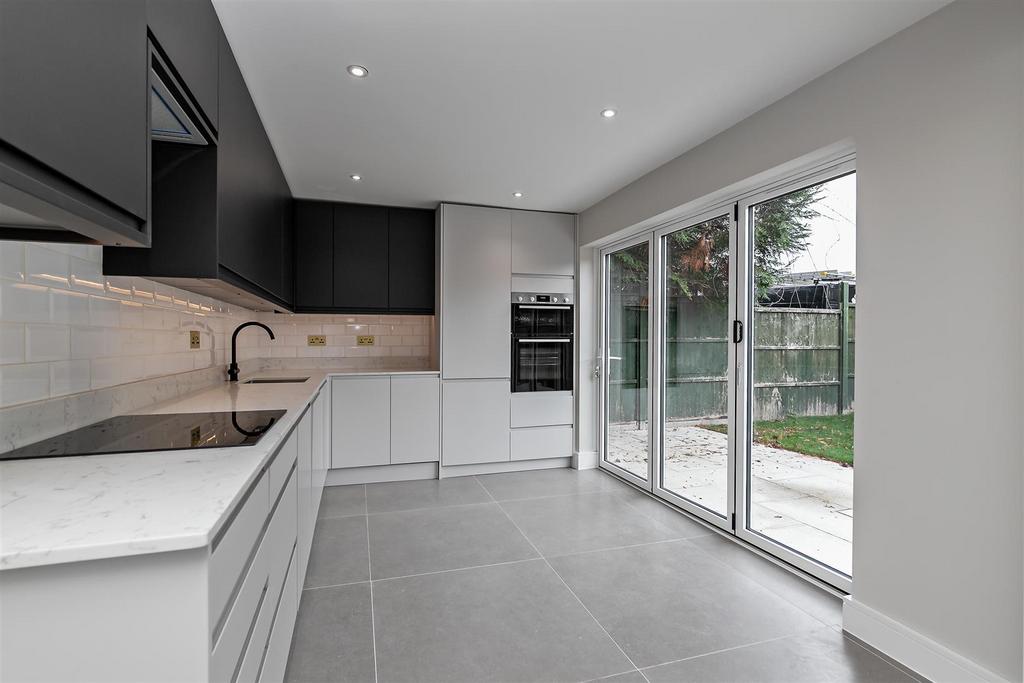 18 Wych Elms-14.jpg