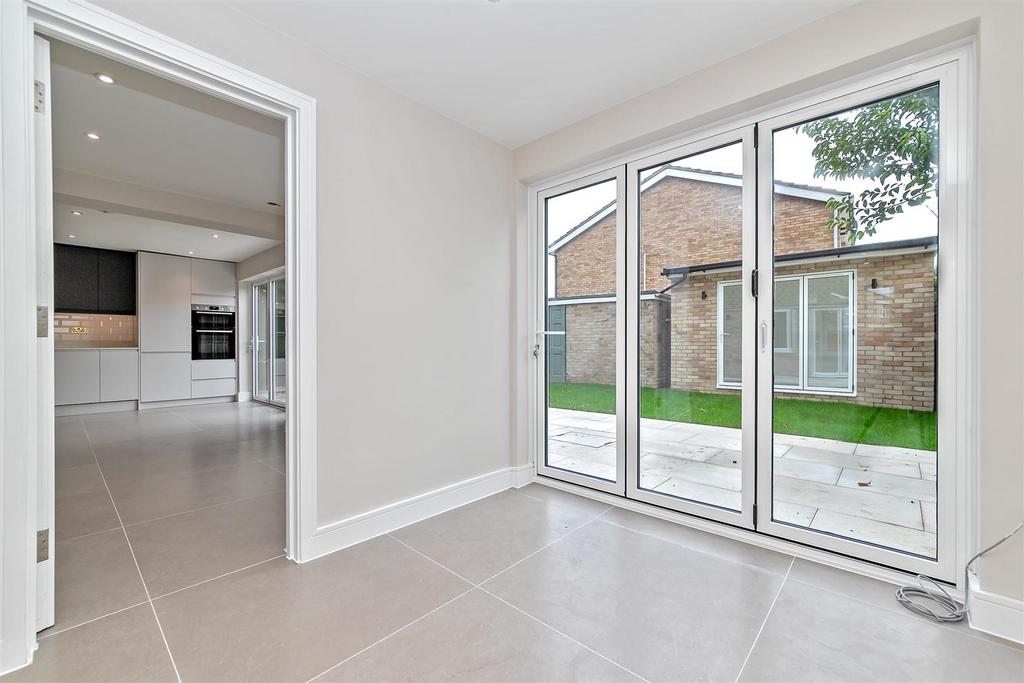 18 Wych Elms-12.jpg
