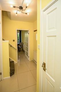 3 bedroom ground floor maisonette to rent, Clarence Crescent, SW4