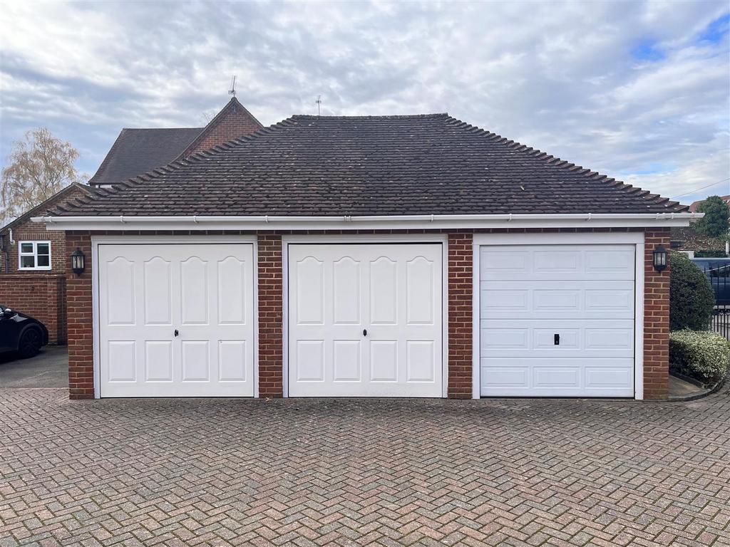Garage 2.jpg