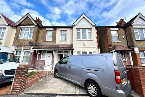 6 bedroom terraced house to rent, Redmead Road, Hayes UB3