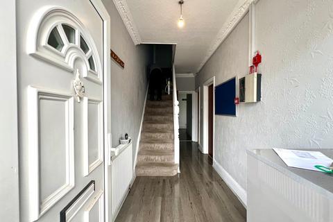 6 bedroom terraced house to rent, Redmead Road, Hayes UB3