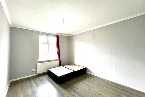 6 bedroom terraced house to rent, Redmead Road, Hayes UB3