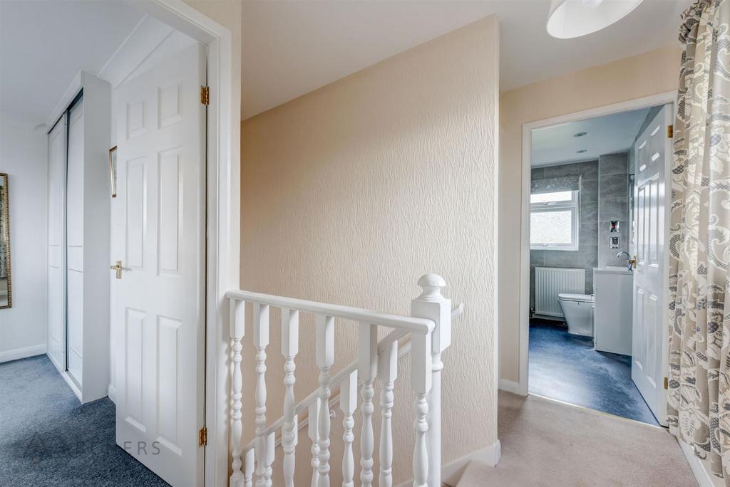 20 ABarncliffe Road(Interior)-13.jpg