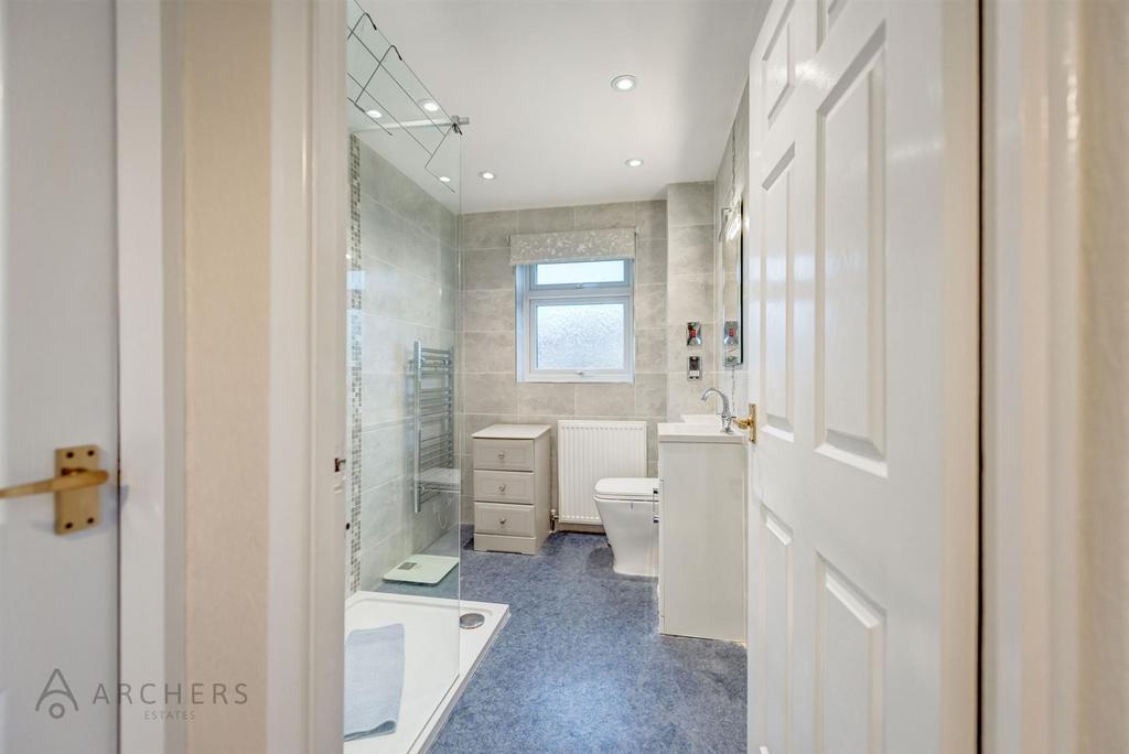 20 ABarncliffe Road(Interior)-14.jpg