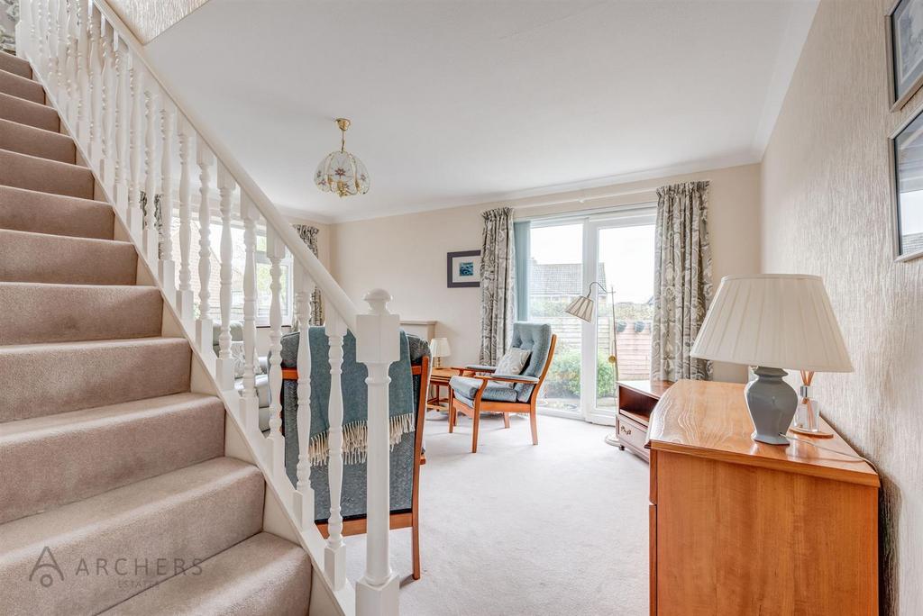 20 ABarncliffe Road(Interior)-8.jpg