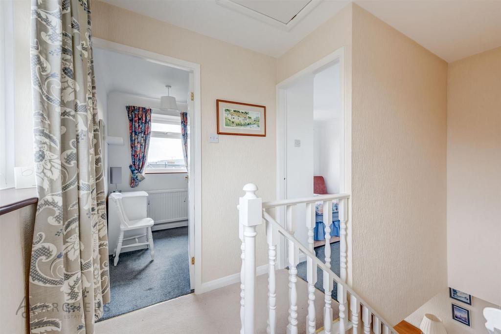 20 ABarncliffe Road(Interior)-9.jpg