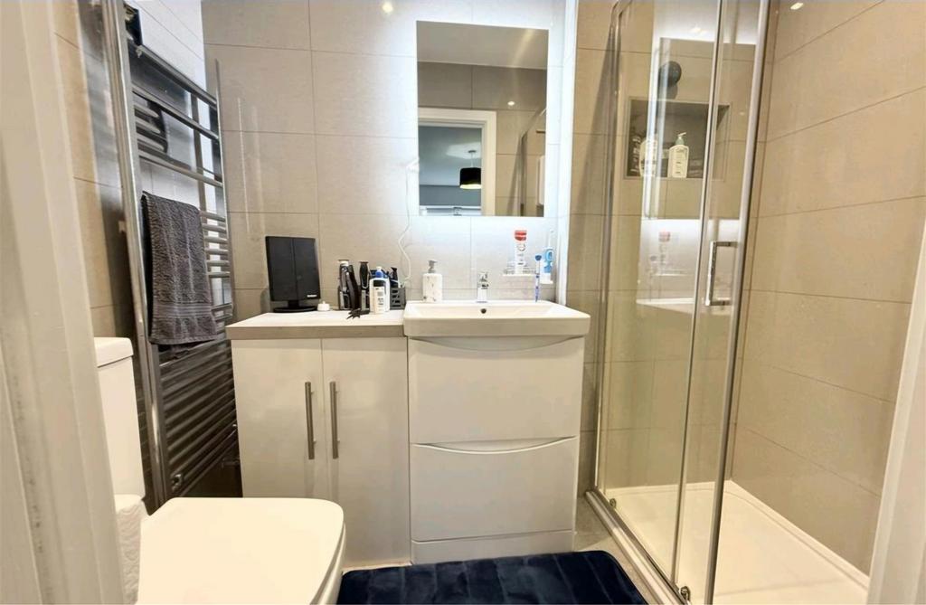 Bedroom 1 En-Suite.jpg