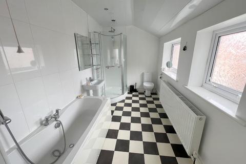 5 bedroom terraced house to rent, High Street North, Langley Moor, Durham