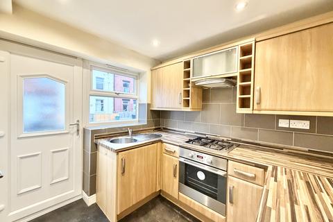 3 bedroom townhouse to rent, Cow Close Road, Farnley