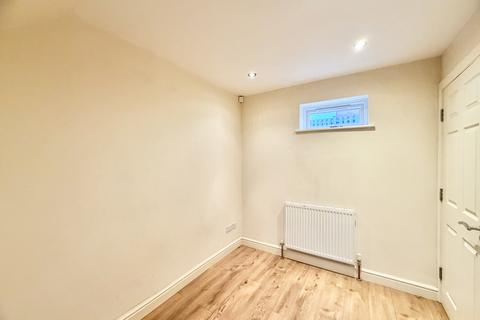 3 bedroom townhouse to rent, Cow Close Road, Farnley