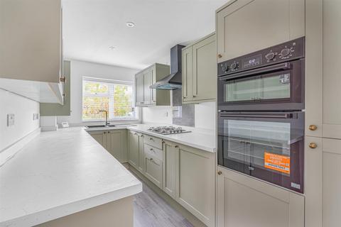 3 bedroom detached bungalow for sale, Goswell End Road, Harlington