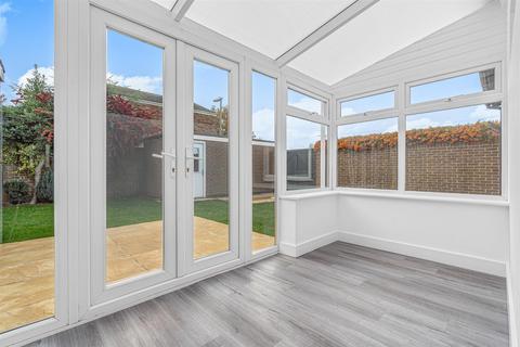 3 bedroom detached bungalow for sale, Goswell End Road, Harlington