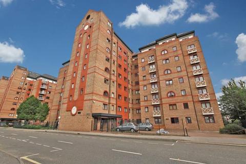 2 bedroom flat to rent, William Morris Way, London SW6