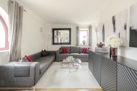 2 bedroom flat to rent, William Morris Way, London SW6