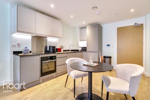 undefined, Saxton Lane, Leeds