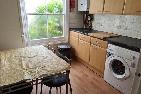 3 bedroom flat to rent, Oxford Street, Hampshire SO14