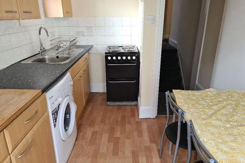 3 bedroom flat to rent, Oxford Street, Hampshire SO14