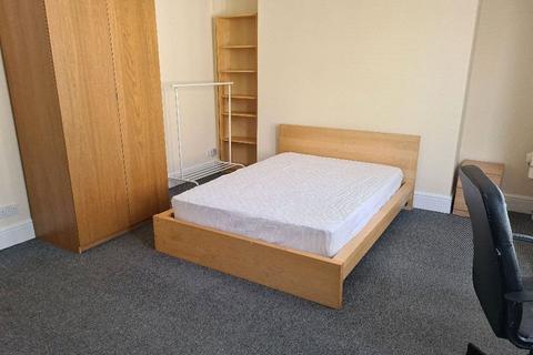 3 bedroom flat to rent, Oxford Street, Hampshire SO14