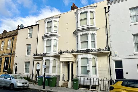 3 bedroom flat to rent, Oxford Street, Hampshire SO14