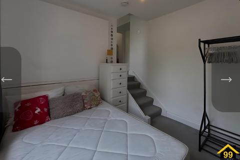 2 bedroom flat to rent, Brixton, London, hill, SW2