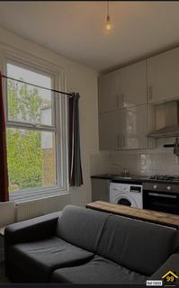 2 bedroom flat to rent, Brixton, London, hill, SW2
