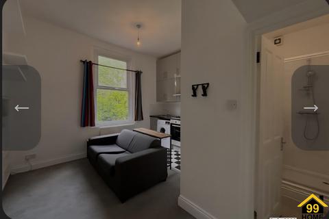 2 bedroom flat to rent, Brixton, London, hill, SW2