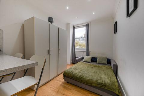 Studio to rent, Penywern Road, Earls Court, London, SW5
