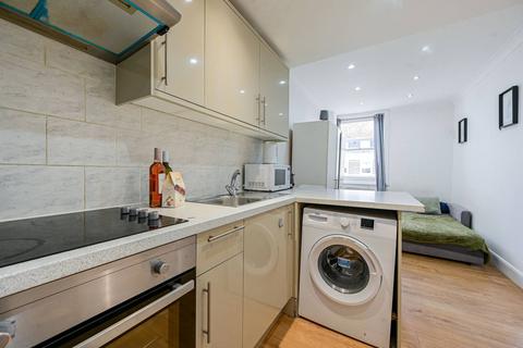 Studio to rent, Penywern Road, Earls Court, London, SW5