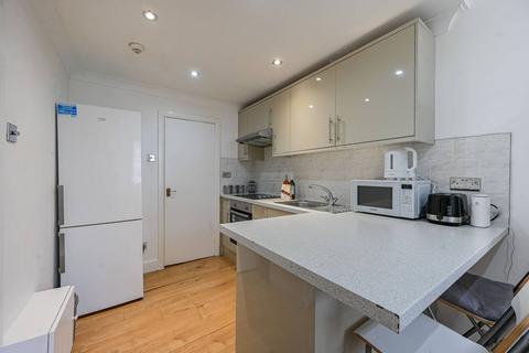 Studio to rent, Penywern Road, Earls Court, London, SW5