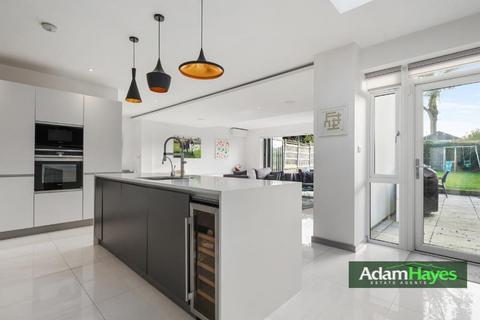 5 bedroom detached house for sale, Wickliffe Avenue, London N3