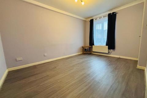 2 bedroom townhouse for sale, Suffield Close, Gildersome, Leeds