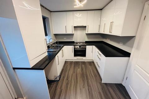 2 bedroom townhouse for sale, Suffield Close, Gildersome, Leeds