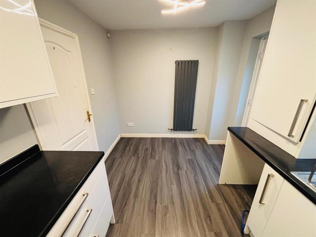 Fitted Dining Kitchen: