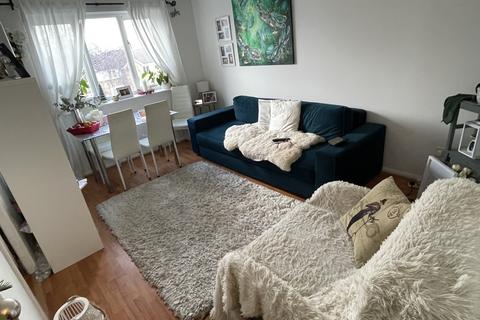 1 bedroom flat for sale, Cherry Blossom Close, London N13