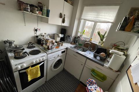 1 bedroom flat for sale, Cherry Blossom Close, London N13