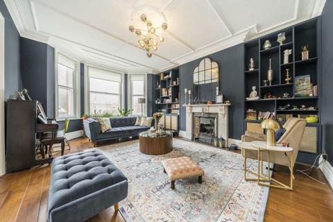 4 bedroom flat to rent, Finchley Road, London NW3
